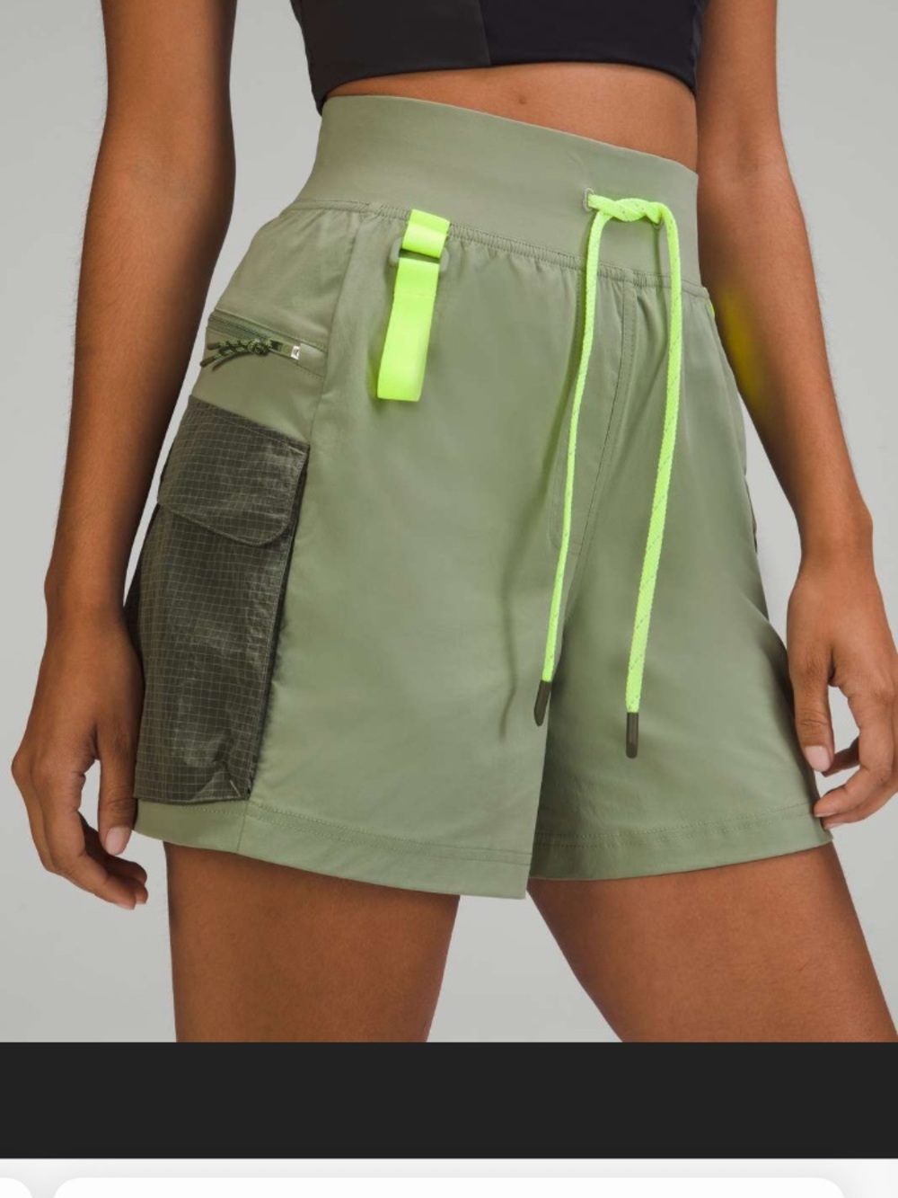 Lululemon Multi-Pocket Cargo High-Rise Hiking Short 5"
Laurel Green